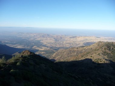 San Francisco Körfez Bölgesi, Kaliforniya 'da bulutlu gökyüzü ile muhteşem doğa manzarası.. 