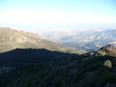 San Francisco Körfez Bölgesi, Kaliforniya 'da bulutlu gökyüzü ile muhteşem doğa manzarası.. 
