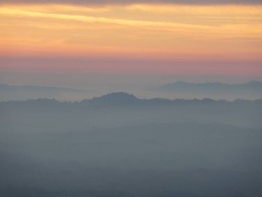San Francisco Körfez Bölgesi, Kaliforniya 'da bulutlu gökyüzü ile muhteşem doğa manzarası.. 