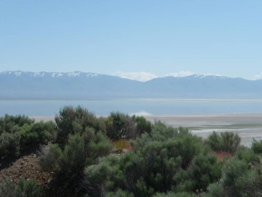 Utah 'taki Büyük Tuz Gölü boyunca muhteşem bir göl manzarası.