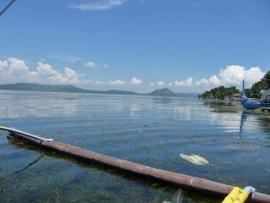 Taal Gölü 'ndeki tekneler, Filipinler 2009