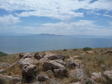 Utah 'taki Büyük Tuz Gölü boyunca muhteşem bir göl manzarası.