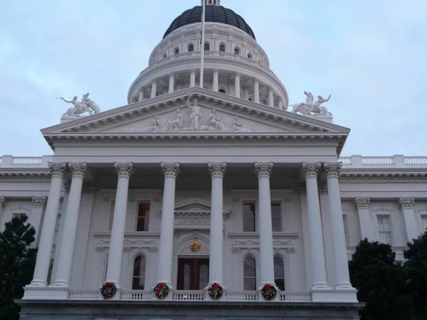 California State Capitol Byggnad Med Blå Himmel — Stockfoto