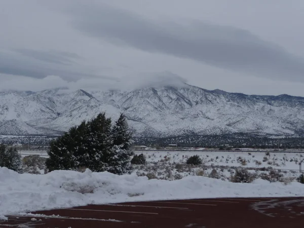 ユタ州南部の山岳地帯で雪に覆われた — ストック写真