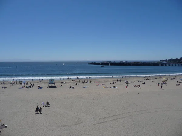 カリフォルニア中央部の太平洋沿岸高速道路に沿って素晴らしい空を持つ素晴らしい海の景色 — ストック写真