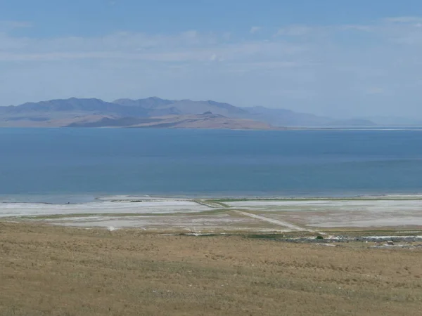 犹他州盐湖畔美丽的湖景 天空迷人极了 — 图库照片