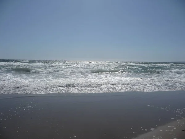 Vista Incrível Oceano Com Ondas Tranquilas — Fotografia de Stock