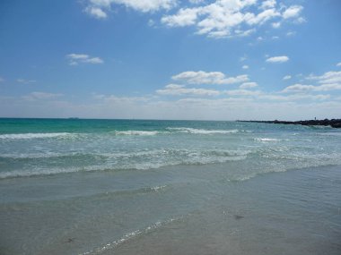 Sakin dalgalar ile muhteşem okyanus manzarası