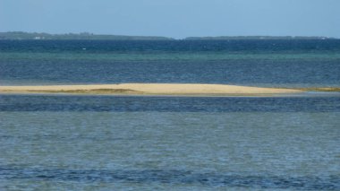 Sakin dalgalar ile muhteşem okyanus manzarası
