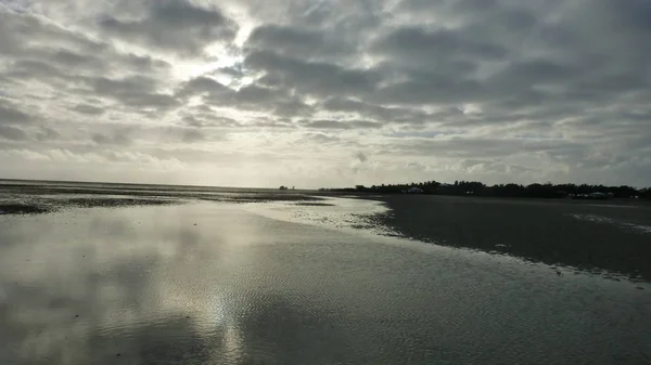 波と曇り空と素晴らしいオーシャン ビュー — ストック写真