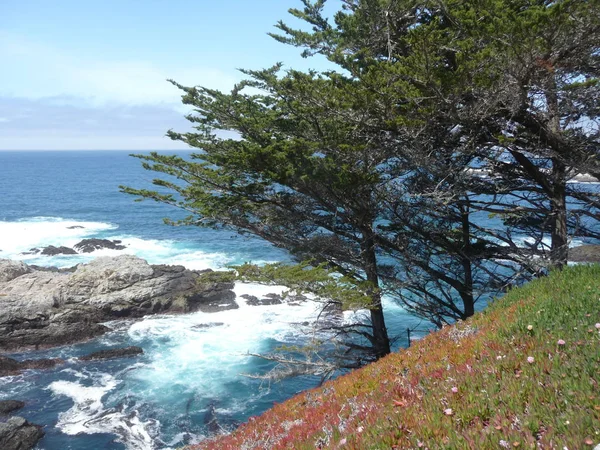 Impresionante Vista Mar Con Rocas Olas —  Fotos de Stock