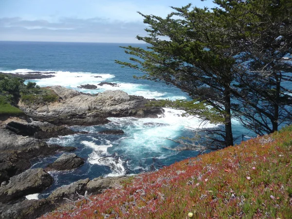 Impresionante Vista Mar Con Rocas Olas —  Fotos de Stock