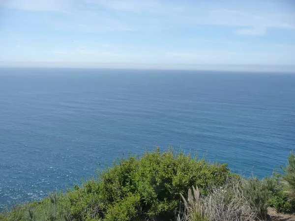 Vue Imprenable Sur Océan Avec Des Roches Des Vagues — Photo