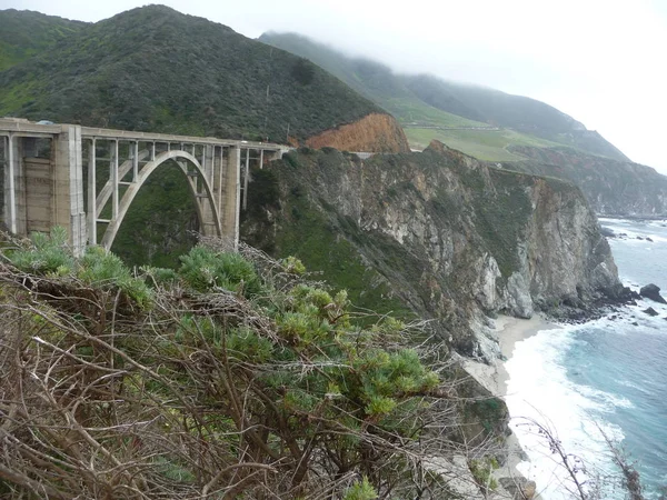 Doğal Görünümü Köprü Inşaatı Dağlık Manzara — Stok fotoğraf