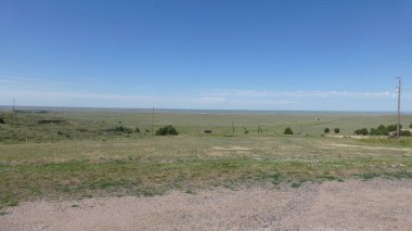 Doğal görünümü güzel gökyüzü ve sideroad yeşil alanlar