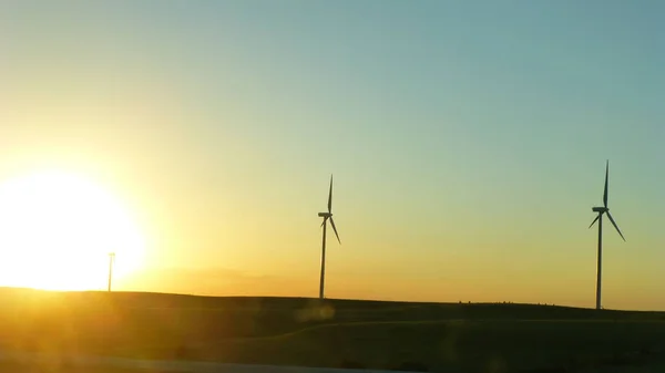 Colorido Cielo Increíble Puesta Sol Con Molinos Viento —  Fotos de Stock