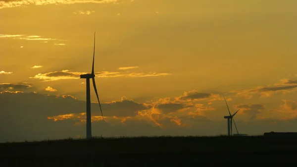 Colorido Cielo Increíble Puesta Sol Con Molinos Viento —  Fotos de Stock