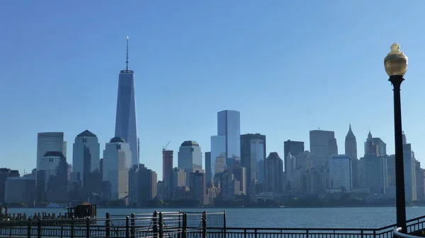 Moderna Vista Ciudad Con Cielo Azul Río — Foto de Stock