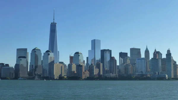 Moderna Vista Ciudad Con Cielo Azul Río — Foto de Stock