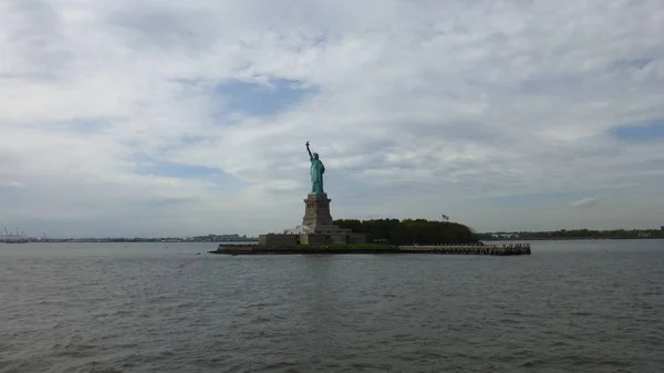 Freiheitsstatue Über Wasser New York Usa — Stockfoto