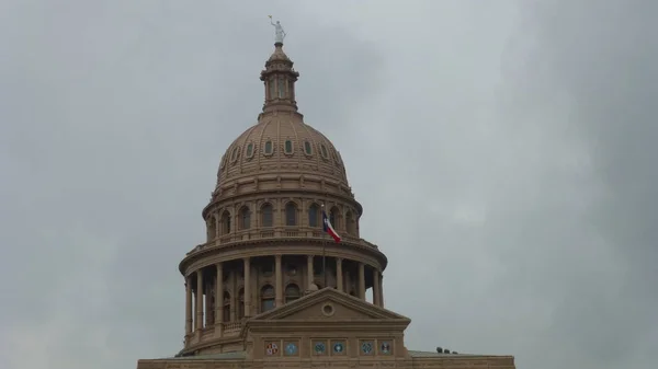 Texas État Capitole Bâtiment Sous Ciel Nuageux — Photo