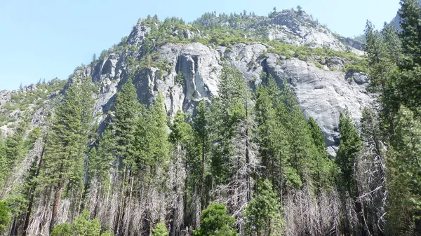 Atemberaubende Natur Felsiger Bergblick Mit Bewölktem Himmel — Stockfoto