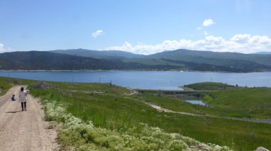 Yeşillik ve ağaçları ile şaşırtıcı doğa manzara