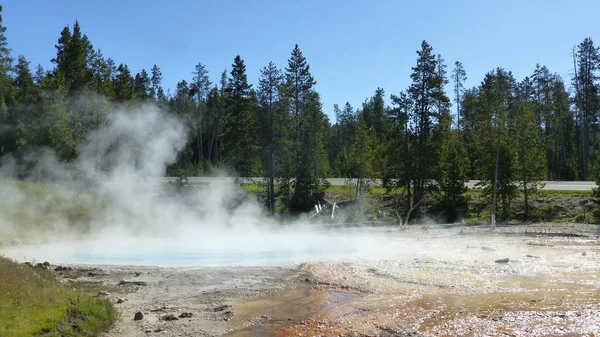 Vista Las Aguas Termales Con Vapor Luz Del Sol —  Fotos de Stock