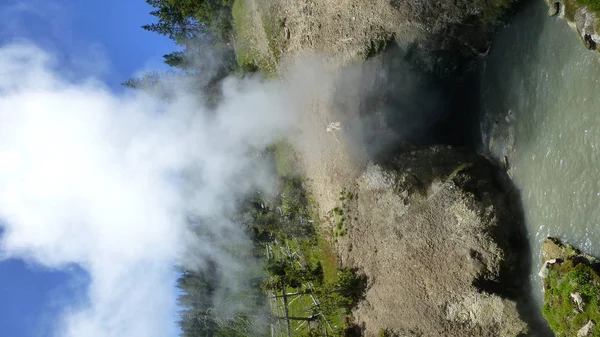 Vista Las Aguas Termales Naturales Con Vapor Oscuro —  Fotos de Stock