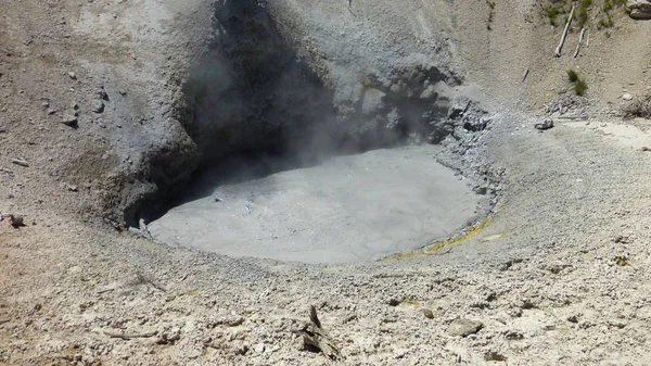 Blick Auf Natürliche Thermalquellen Mit Dunklem Dampf — Stockfoto