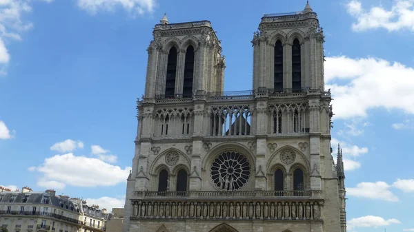 Baixo Ângulo Visão Edifício Notre Dame Paris — Fotografia de Stock