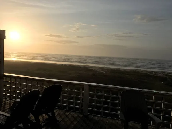 Cadeiras Varanda Com Vista Céu Por Sol Sobre Mar — Fotografia de Stock