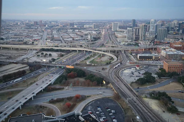 达拉斯市交通道路和现代建筑 — 图库照片