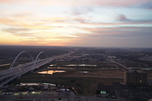 Даллас Городской Мост Современные Здания Закатом Неба — стоковое фото
