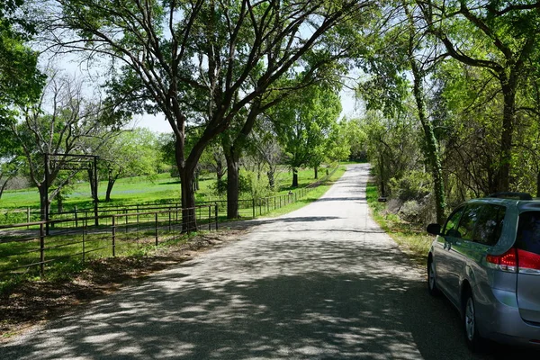 Carro Estrada País Texas Durante Primavera — Fotografia de Stock