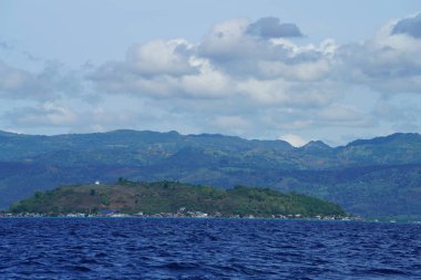 Muhteşem okyanus manzarası muhteşem Dağları ile