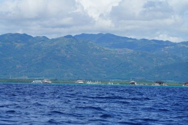 Muhteşem okyanus manzarası muhteşem Dağları ile