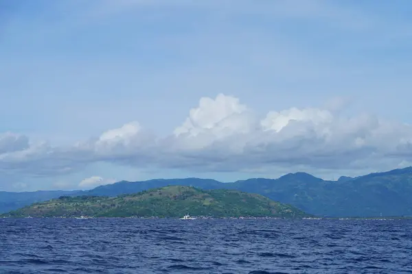 Vue Imprenable Sur Océan Avec Des Montagnes Étonnantes — Photo