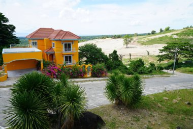 yemyeşil ile karayolu ile turuncu yazlık