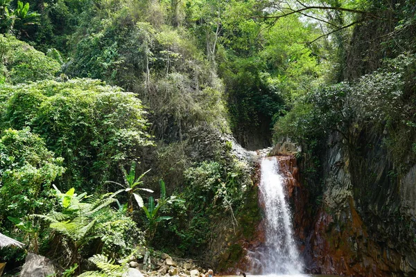 Impresionante Vista Naturaleza Con Salpicaduras Cascada — Foto de Stock