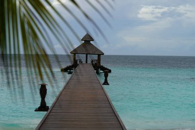 ısmarlayarak Bungalov kulübe Denizi ile pier