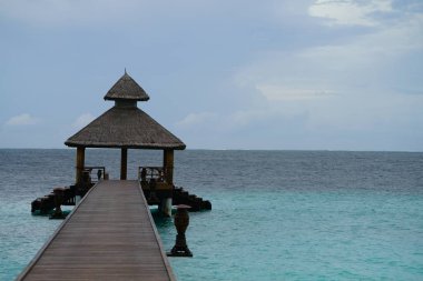 ısmarlayarak Bungalov kulübe Denizi ile pier