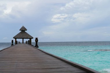 ısmarlayarak Bungalov kulübe Denizi ile pier