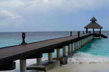 ısmarlayarak Bungalov kulübe Denizi ile pier