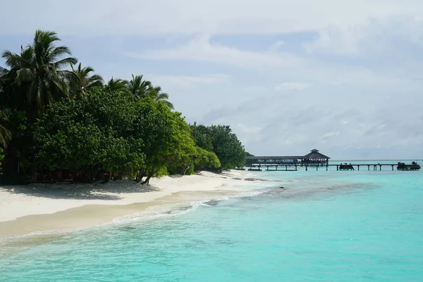 Blue Lagoon Landscape Distant Bungalow — Stock Photo, Image