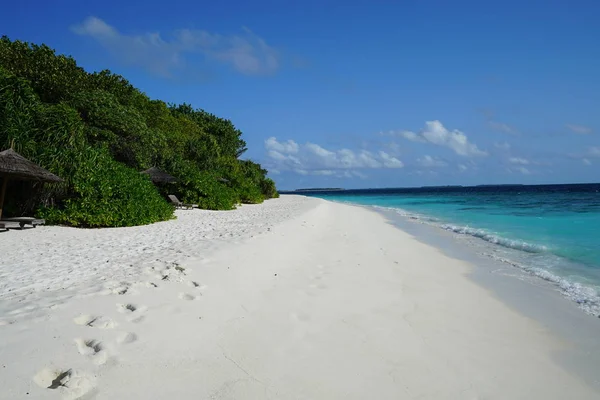 Vista Panorâmica Praia Tropical Com Passos Areia — Fotografia de Stock