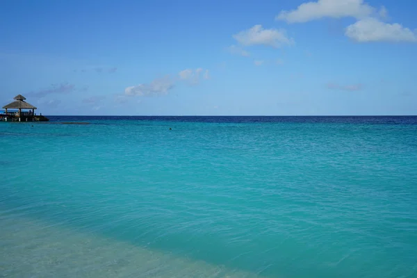 Schilderachtig Uitzicht Hut Zeewater Met Horizon Bewolkte Hemel — Stockfoto