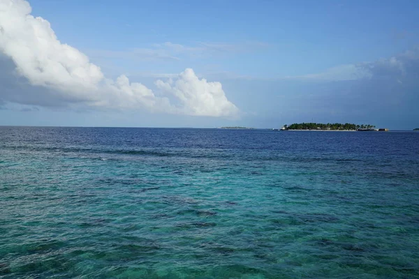 Vue Panoramique Sur Mer Avec Île Horizon Ciel Nuageux — Photo