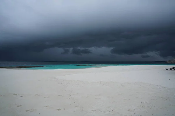 Nuages Spectaculaires Sur Plage Sable Mer Orageuse — Photo