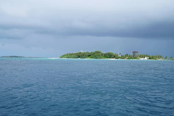 Vista Oceano Ilha Durante Época Das Monções Nas Maldivas — Fotografia de Stock